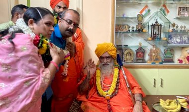 ಶ್ರೀ ಕೇದಾರ ಜಗದ್ಗುರುಗಳ  ಆಶೀರ್ವಾದವನ್ನು ಪಡೆದರು...