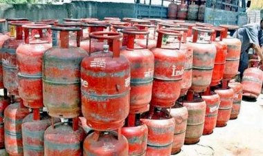 ಹಬ್ಬಕ್ಕೆ ಬೆಲೆ ಬಿಸಿ : ಎಲ್ ಪಿಜಿ ಸಿಲಿಂಡರ್ 265 ರೂ.ಏರಿಕೆ
