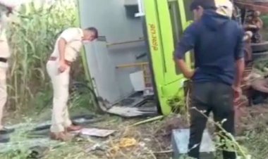 ನವಲಗುಂದ ಬ್ರೇಕಿಂಗ್: ಅತಿಯಾದ ವೇಗದಿಂದ ಹೊಲಕ್ಕೆ ನುಗ್ಗಿ ಪಲ್ಟಿಯಾದ ಬಸ್