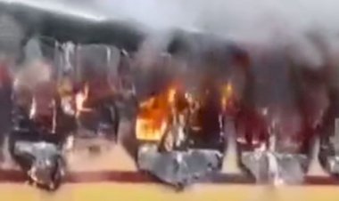 ರೈಲ್ವೇ ಪರೀಕ್ಷೆಯಲ್ಲಿ ಅಕ್ರಮ : ರೈಲಿಗೆ ಬೆಂಕಿ ಹಚ್ಚಿ ವಿದ್ಯಾರ್ಥಿಗಳ ಆಕ್ರೋಶ