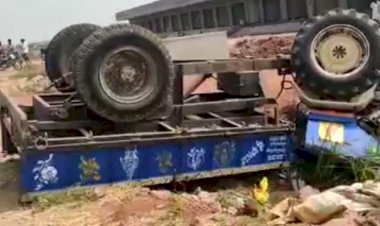 ಬ್ರೇಕಿಂಗ್ : ನಿಶ್ಚಿತಾರ್ಥಕ್ಕೆ ಹೊರಟಿದ್ದ ಟ್ರಾಕ್ಟರ್ ಪಲ್ಟಿ ; ನಾಲ್ವರ ಸಾವು, ಹಲವರಿಗೆ ಗಂಭೀರ ಗಾಯ