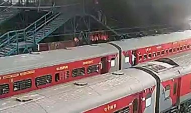 ದೆಹಲಿಯ ರೈಲ್ವೆ ಗೋದಾಮಿಗೆ ಬೆಂಕಿ- ಅಗ್ನಿಯ ಕೆನ್ನಾಲಿಗೆ ಬೆಚ್ಚಿಬಿದ್ದ ಜನ.!