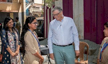 ಬೆಂಗಳೂರು ಪೋಸ್ಟ್‌ ಮಾಸ್ಟರ್ ಕೆಲಸಕ್ಕೆ ಮನಸೋತ ಮೈಕ್ರೋಸಾಫ್ಟ್ ಸಿಇಒ - ಕುಸುಮಾ ಜೊತೆಗಿನ ಫೋಟೋ ಹಂಚಿಕೊಂಡ ಬಿಲ್‌ಗೇಟ್ಸ್