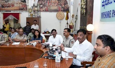 ಮೈಸೂರು: ದಸರಾ ಆಚರಣೆಯ ಪ್ರತಿಯೊಂದು ಕಾರ್ಯಕ್ರಮದಲ್ಲಿಯೂ ಉತ್ತಮ ಸಂದೇಶ ನೀಡುವಂತೆ ಇರಬೇಕು - ಹೆಚ್ ಸಿ ಮಹದೇವಪ್ಪ