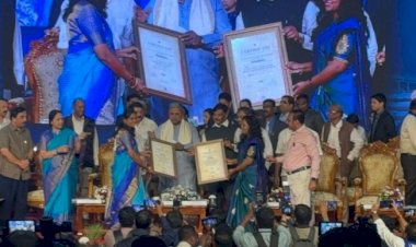 ತುಮಕೂರು : ಮಾನವ ಸರಪಳಿ - ಮುಖ್ಯಮಂತ್ರಿಗಳಿಂದ ಪ್ರಶಸ್ತಿ ಸ್ವೀಕರಿಸಿದ ಜಿಲ್ಲಾಧಿಕಾರಿ ಶುಭ ಕಲ್ಯಾಣ್