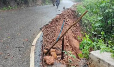 ಕುಮಟಾ : ಭೀಕರ ಮಳೆ - ಹೆದ್ದಾರಿ ಬಳಿ ಕುಸಿತ