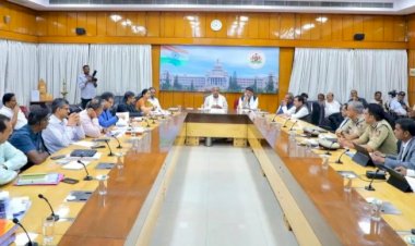 1 ತಿಂಗಳಲ್ಲಿ ಬೆಂಗಳೂರಿನ ರಸ್ತೆ ಗುಂಡಿ ಮುಚ್ಚದಿದ್ರೆ ಎಲ್ಲಾ ಚೀಫ್ ಇಂಜಿನಿಯರ್ ಸಸ್ಪೆಂಡ್: ಸಿಎಂ ಎಚ್ಚರಿಕೆ