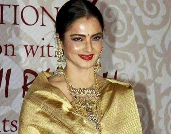 ಬಾಲಿವುಡ್ ನಟಿ ರೇಖಾ ಮನೆ ಸೀಲ್ ಡೌನ್ : ಭದ್ರತಾ ಸಿಬ್ಬಂದಿಗೆ ಕೊರೋನಾ ಸೋಂಕು…!