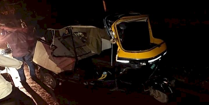 ಧಾರವಾಡ: ಚಾಲಕನ ನಿಯಂತ್ರಣ ತಪ್ಪಿ ಡಿವೈಡರ್ ಗೆ ಗುದ್ದಿದ ಆಟೋ