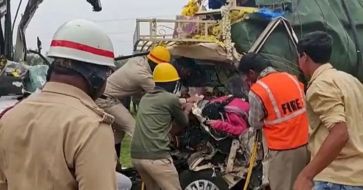 ಎಸ್.ಆರ್.ಎಸ್ ಹಾಗೂ ಮ್ಯಾಕ್ಸಿ ಕ್ಯಾಬ್ ನಡುವೆ ಭೀಕರ ಅಪಘಾತ;  ನಾಲ್ವರ ಸಾವು.