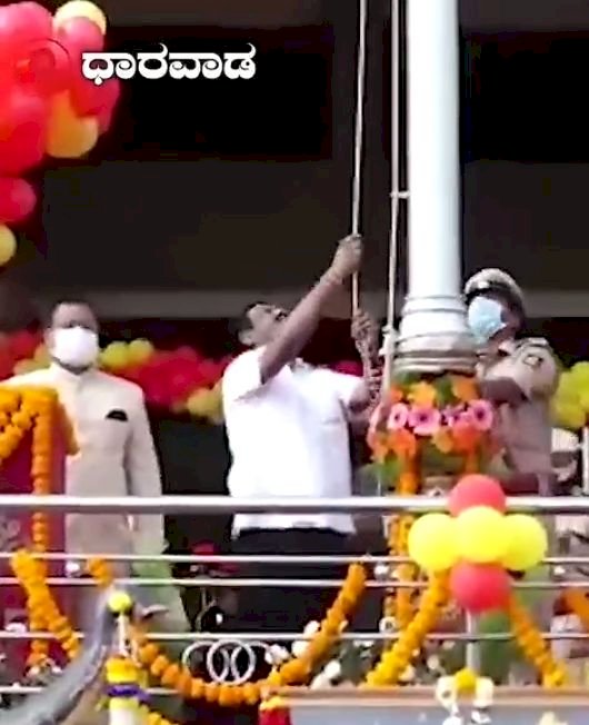 ಧಾರವಾಡದಲ್ಲಿ ಹರಡಿದ ಕನ್ನಡದ ಕಂಪು.. ಎಲ್ಲೆಲ್ಲೂ ಕನ್ನಡ.. ಕನ್ನಡ.. ಘೋಷಣೆ