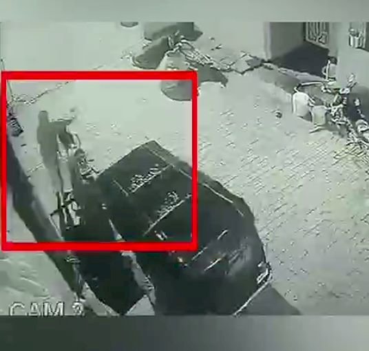 ಧಾರವಾಡ: ಅವಳಿನಗರದ ಜನತೆ ನಿದ್ದೆ ಕೆಡಿಸಿದ ಬೈಕ್ ಕಳ್ಳರ ಹಾವಳಿ : ಕಳ್ಳತನದ ದೃಶ್ಯ ಸಿಸಿ ಕ್ಯಾಮರಾದಲ್ಲಿ ಸೆರೆ