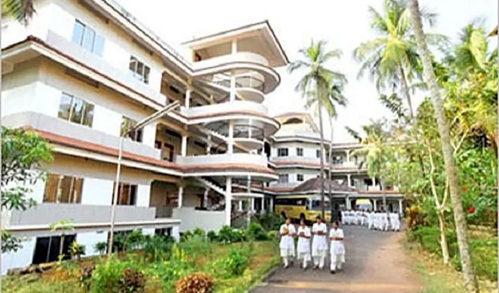 ಭದ್ರಾವತಿ: 24 ನರ್ಸಿಂಗ್ ವಿದ್ಯಾರ್ಥಿಗಳಿಗೆ ಕೊರೊನಾ- ಆಸ್ಪತ್ರೆ, ಕಾಲೇಜು ಸೀಲ್‌ಡೌನ್‌