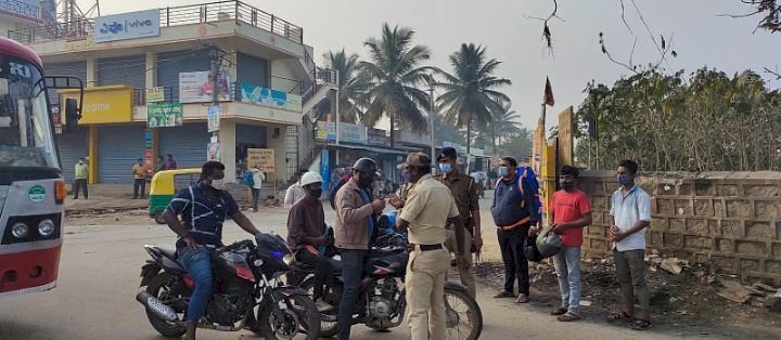 ವೀಕೆಂಡ್ ಕರ್ಫ್ಯೂ ರೂಲ್ಸ್ ಬ್ರೇಕ್ : ವಾಹನ ಸೀಜ್