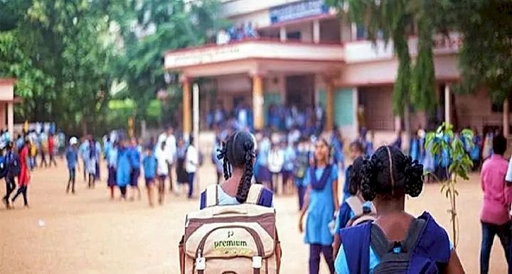 ಧಾರವಾಡ:  ಶಾಲೆಗಳ ಪುನರಾರಂಭಕ್ಕೆ ಧಾರವಾಡ ಡಿಸಿ ಆದೇಶ