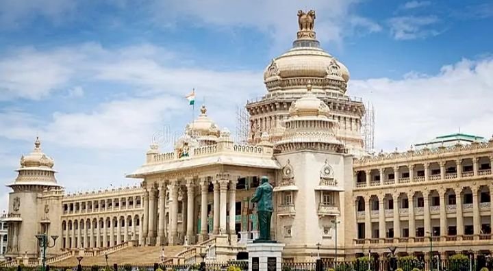 ವೀಕೆಂಡ್ ಕರ್ಫ್ಯೂ ರದ್ದು ಹಿನ್ನೆಲೆ: ಸರ್ಕಾರಿ ನೌಕರರಿಗೆ ಇನ್ಮುಂದೆ 6 ದಿನ ಕೆಲಸ