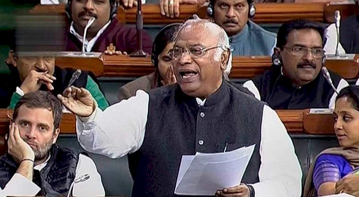 ದೇಶದ ಯುವಜನರಿಗೆ ನಿಜವಾಗಿ ಎಷ್ಟು ಕೋಟಿ ಉದ್ಯೋಗ ನೀಡಿದ್ದೀರಿ?: ಖರ್ಗೆ ಪ್ರಶ್ನೆ