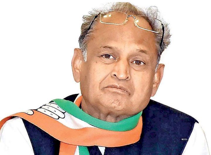 ರಾಜಸ್ಥಾನ ಕೈ ಪಾಳಯದಲ್ಲಿ ಬಿರುಕು: ರಾಜೀನಾಮೆ ಕೊಟ್ಟಿದ್ದೇನೆಂದ ಅಶೋಕ್ ಗೆಹ್ಲೋಟ್