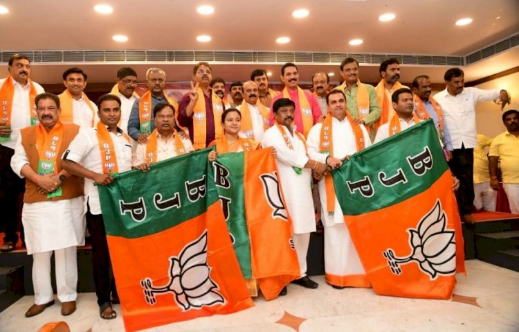 ಬಿಜೆಪಿ ಸೇರಿದ ಪ್ರಮೋದ್ ಮಧ್ವರಾಜ್, ಅಶ್ವಿನಿ ಗೌಡ,ವರ್ತೂರ ಪ್ರಕಾಶ