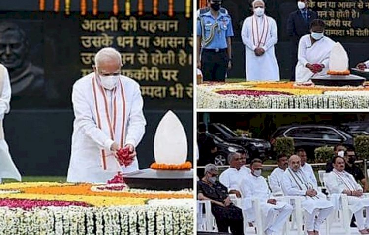 ವಾಜಪೇಯಿ ಪುಣ್ಯತಿಥಿ: ರಾಷ್ಟ್ರಪತಿ ದ್ರೌಪದಿ, ಪ್ರಧಾನಿ ಮೋದಿ ಸೇರಿ ಗಣ್ಯರಿಂದ ಶ್ರದ್ಧಾಂಜಲಿ