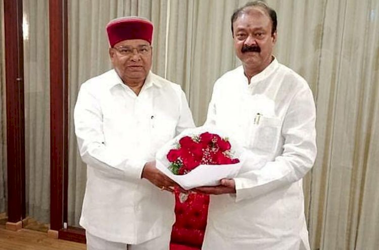 ಹುಬ್ಬಳ್ಳಿ: ಯುವಜನೋತ್ಸವಕ್ಕೆ ಆಗಮಿಸಿದ ರಾಜ್ಯಪಾಲರಿಗೆ ಸ್ವಾಗತಕೋರಿದ ಕ್ರೀಡಾ ಸಚಿವ