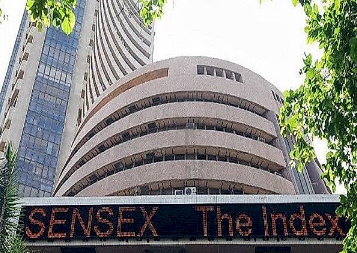 ಷೇರು ಮಾರುಕಟ್ಟೆಯಲ್ಲಿ ಶಾಕ್ : ಸೆನ್ಸೆಕ್ಸ್ 1000, ನಿಫ್ಟಿ 300 ಪಾಯಿಂಟ್ ಕುಸಿತ, 5 ಲಕ್ಷ ಕೋಟಿ ಲಾಸ್