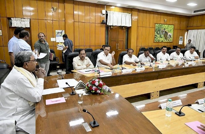 ಬೆಂಗಳೂರು : ಜಿಲ್ಲಾ ಉಸ್ತುವಾರಿ ಸಚಿವರು - ಶಾಸಕರೊಂದಿಗೆ ಸಿಎಂ ಸಭೆ
