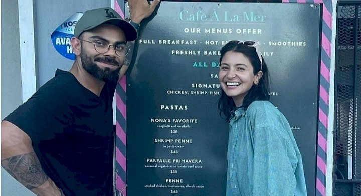 ಕೆರಿಬಿಯನ್‌ ಕೆಫೆ ಮುಂದೆ ಪೋಸ್‌ ಕೊಟ್ಟ ವಿರುಷ್ಕಾ ದಂಪತಿ