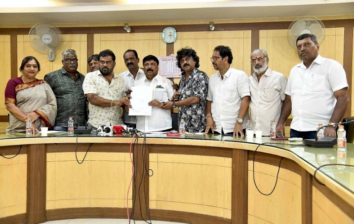 ಸಿನಿಮಾ ಕಾರ್ಮಿಕರಿಗಾಗಿ ಹೊಸ ವೇತನ ಜಾರಿ - ಸಿನಿ ಕಾರ್ಮಿಕರ ಪರ ನಿಂತ ಚಿತ್ರರಂಗ