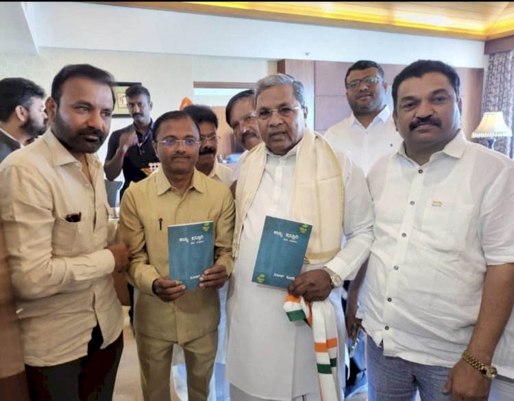 ಸಾಹಿತಿ ನವೀದ್ ಮುಲ್ಲಾ ರವರ ಕವನ ಸಂಕಲನಕ್ಕೆ ಸಿದ್ಧರಾಮಯ್ಯ ಮೆಚ್ಚುಗೆ