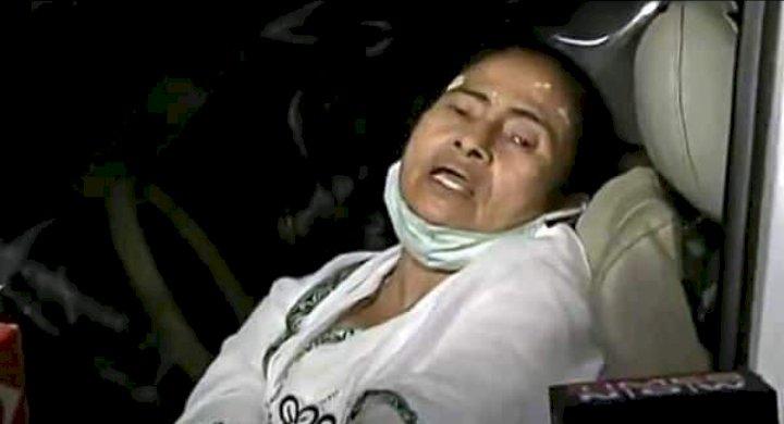 BREAKING : ಪಶ್ಚಿಮ ಬಂಗಾಳ ಮುಖ್ಯಮಂತ್ರಿ ಮಮತಾ ಬ್ಯಾನರ್ಜಿ ಕಾರು ಅಪಘಾತ - ಪ್ರಾಣಾಪಾಯದಿಂದ ಪಾರಾದ ದೀದಿ