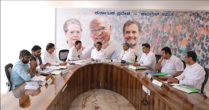 ಬೆಂಗಳೂರು : ರಾಜ್ಯ ಕಾಂಗ್ರೆಸ್ ಉಸ್ತುವಾರಿ ಸುರ್ಜೇವಾಲಾ ನೇತೃತ್ವದಲ್ಲಿ ಲೋಕಸಭೆ ಚುನಾವಣೆ ಅಭ್ಯರ್ಥಿಗಳ ಪಟ್ಟಿ ಪರಿಷ್ಕರಣೆ