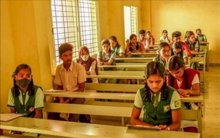 ಎಸ್ಸೆಸ್ಸೆಲ್ಸಿಯ ಇಂದಿನ ಪರೀಕ್ಷೆಗೆ 302 ಗೈರು: ನಕಲು ಮಾಡಿದ ನಾಲ್ಕು ವಿದ್ಯಾರ್ಥಿಗಳು ಡಿಬಾರ್