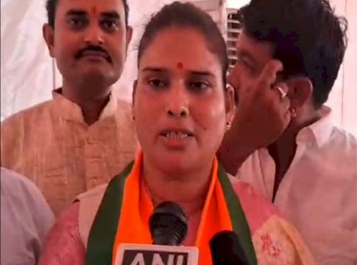 ಲೋಕಸಭೆ ಚುನಾವಣೆ ಹೊತ್ತಲ್ಲೇ ಕಾಂಗ್ರೆಸ್ ಗೆ ಮತ್ತೊಂದು ಬಿಗ್ ಶಾಕ್: ಬಿಜೆಪಿ ಸೇರ್ಪಡೆಯಾದ ಶಾಸಕಿ ನಿರ್ಮಲಾ ಸಾಪ್ರೆ