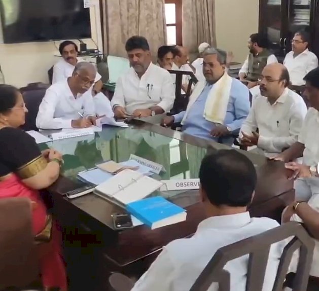 ಬೆಂಗಳೂರು : ಕಾಂಗ್ರೆಸ್ ಅಭ್ಯರ್ಥಿಗಳ ನಾಮಪತ್ರ ಸಲ್ಲಿಕೆ ವೇಳೆ ಸಿಎಂ, ಡಿಸಿಎಂ ಹಾಜರು!