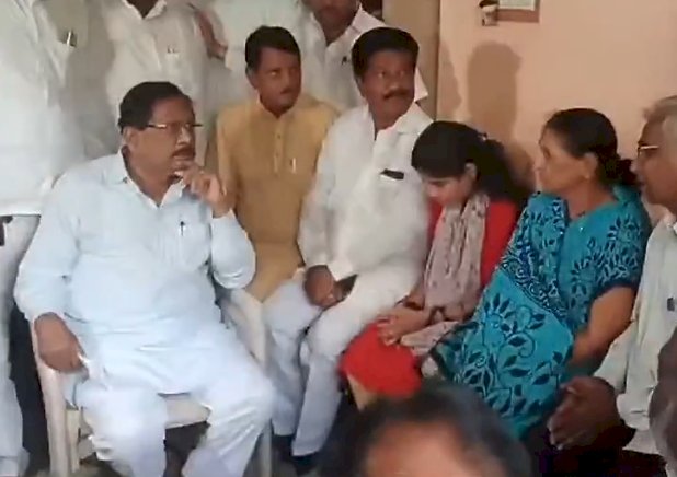 ಚಿತ್ರದುರ್ಗ : ರೇಣುಕಾ ಸ್ವಾಮಿ ಮನೆಗೆ ಭೇಟಿ ನೀಡಿದ ಹೋಂ ಮಿನಿಸ್ಟರ್ ಡಾ.ಪರಮೇಶ್ವರ್