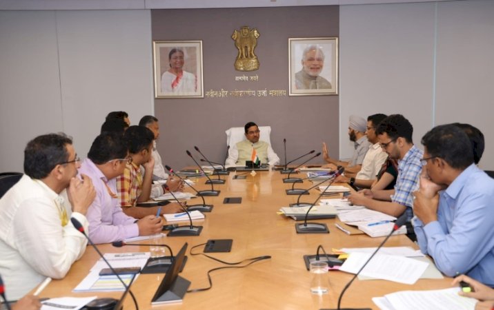 ಪಿಎಂ ಸೂರ್ಯ ಘರ್‌ ಯೋಜನೆ...ಅಧಿಕಾರಿಗಳೊಂದಿಗೆ ಜೋಶಿ ಸಭೆ