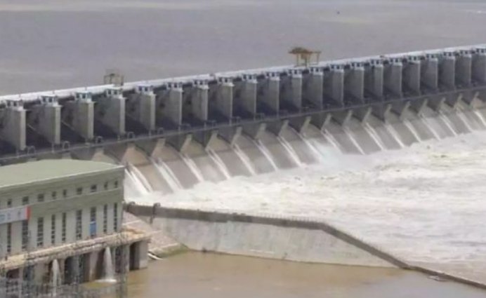 ವಿಜಯಪುರ: ಆಲಮಟ್ಟಿ ಜಲಾಶಯದಿಂದ 2.75 ಲಕ್ಷ ಕ್ಯೂಸೆಕ್ ನೀರು ಬಿಡುಗಡೆ