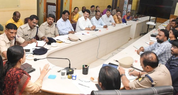 ಧಾರವಾಡ: ಡ್ರಗ್ಸ್ ಪಾಜಿಟಿವ್ ಪ್ರಕರಣಗಳ ಫಾಲೋಅಪ್ ಮಾಡಲು ಜಿಲ್ಲಾಧಿಕಾರಿ ಸೂಚನೆ