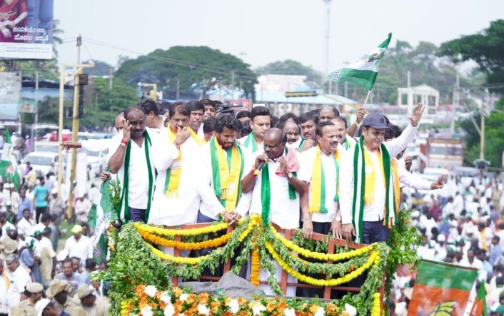 ಬೆಂಗಳೂರು : ಚನ್ನಪಟ್ಟಣ ಗೆಲುವಿಗಾಗಿ ಬಿಜೆಪಿ ಕಚೇರಿಯಲ್ಲಿಂದು ಮೈತ್ರಿ ನಾಯಕರ ಮಹತ್ವದ ಸಭೆ