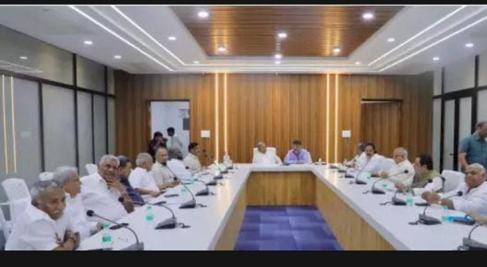 ಬೈ ಎಲೆಕ್ಷನ್ ಫಲಿತಾಂಶಕ್ಕೂ ಮುನ್ನ ಹಿರಿಯ ಸಚಿವರ ಜೊತೆ ಸಿಎಂ ಸಿದ್ದರಾಮಯ್ಯ ಮಹತ್ವದ ಸಭೆ