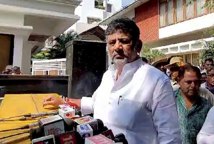 ಬೆಂಗಳೂರು : 'ತೆರಿಗೆ ಪಾವತಿದಾರರು, ಸರ್ಕಾರಿ ನೌಕರರು, ಸಹಕಾರಿ ಅಧಿಕಾರಿಗಳ ಬಳಿ BPL ಕಾರ್ಡ್ ಇದೆ‌' - ಡಿಕೆಶಿ