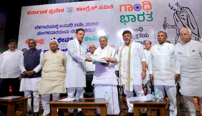 ಸಂಪುಟ ಪುನರಚನೆ ಸುದ್ದಿ ಬೆನ್ನಲ್ಲೇ ಸುರ್ಜೆವಾಲಗೆ 31 ಸಚಿವರ ಕಾರ್ಯ ವೈಖರಿ ಕುರಿತು ವರದಿ ಸಲ್ಲಿಸಿದ ಸಿಎಂ, ಡಿಸಿಎಂ