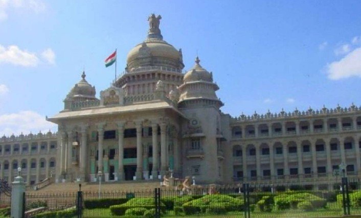 ಗ್ರಾಮ ಆಡಳಿತ ಅಧಿಕಾರಿಗಳನ್ನು ತಕ್ಷಣ ಮೂಲ ಹುದ್ದೆಗಳಿಗೆ ಹಿಂತಿರುಗಿ : ಕಂದಾಯ ಇಲಾಖೆ ಆದೇಶ