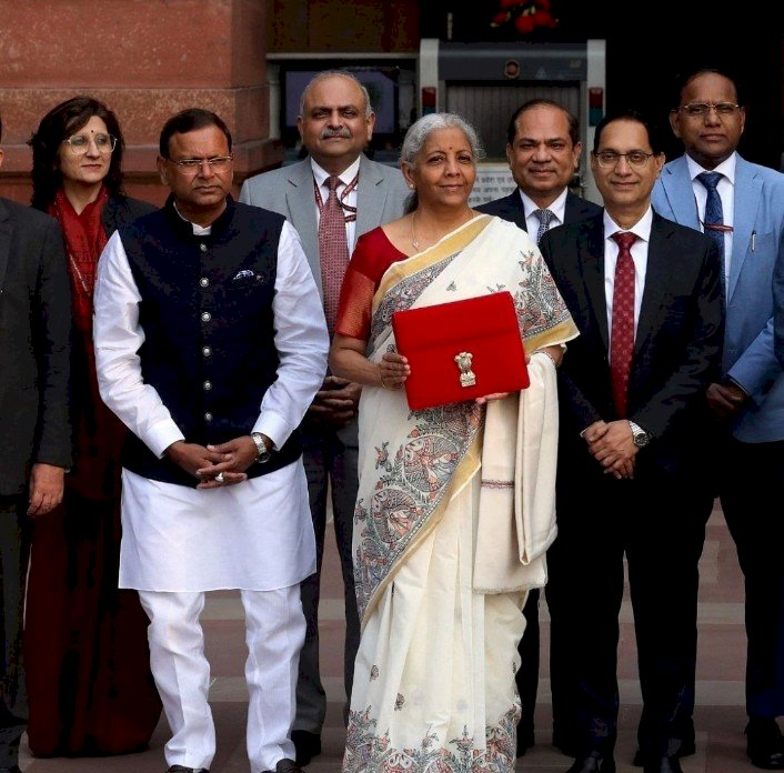 ಬಜೆಟ್‌ ಮಂಡನೆಗೆ ಸಚಿವೆ ನಿರ್ಮಲಾ ಆಗಮನ