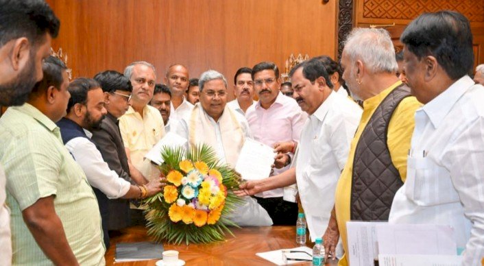 ಸಿಎಂ ಸಿದ್ದರಾಮಯ್ಯಗೆ ಮನವಿ ಸಲ್ಲಿಸಿದ ಬಿಜೆಪಿ, ಜೆಡಿಎಸ್ ಶಾಸಕರ ನಿಯೋಗ