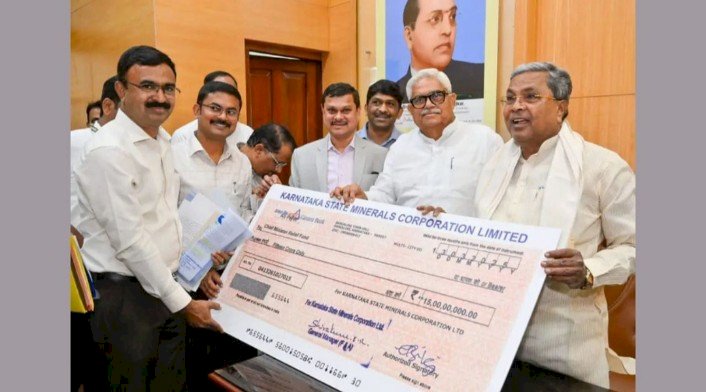 ರಾಜ್ಯ ಸರ್ಕಾರಕ್ಕೆ 1,402 ಕೋಟಿ ರೂ. ಚೆಕ್ ಹಸ್ತಾಂತರಿಸಿದ ಕರ್ನಾಟಕ ರಾಜ್ಯ ಖನಿಜ ನಿಗಮ