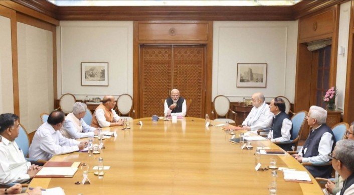 ಹೈವೋಲ್ಟೇಜ್‌ ಸಭೆಯಲ್ಲಿ ಮಹತ್ವದ ನಿರ್ಧಾರ - ಪಾಕ್‌ಗೆ ಜಲಬಾಂಬ್‌, ಪಾಕ್‌ ಪ್ರಜೆಗಳಿಗೆ ದೇಶ ಬಿಡಲು 48 ಗಂಟೆ ಗಡುವು!